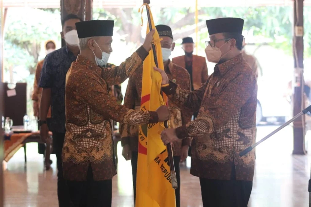 DILANTIK. Bupati Cirebon, H Imron melantik kepengurusan PWRI Kabupaten Cirebon periode 2022-2026, Sabtu lalu.