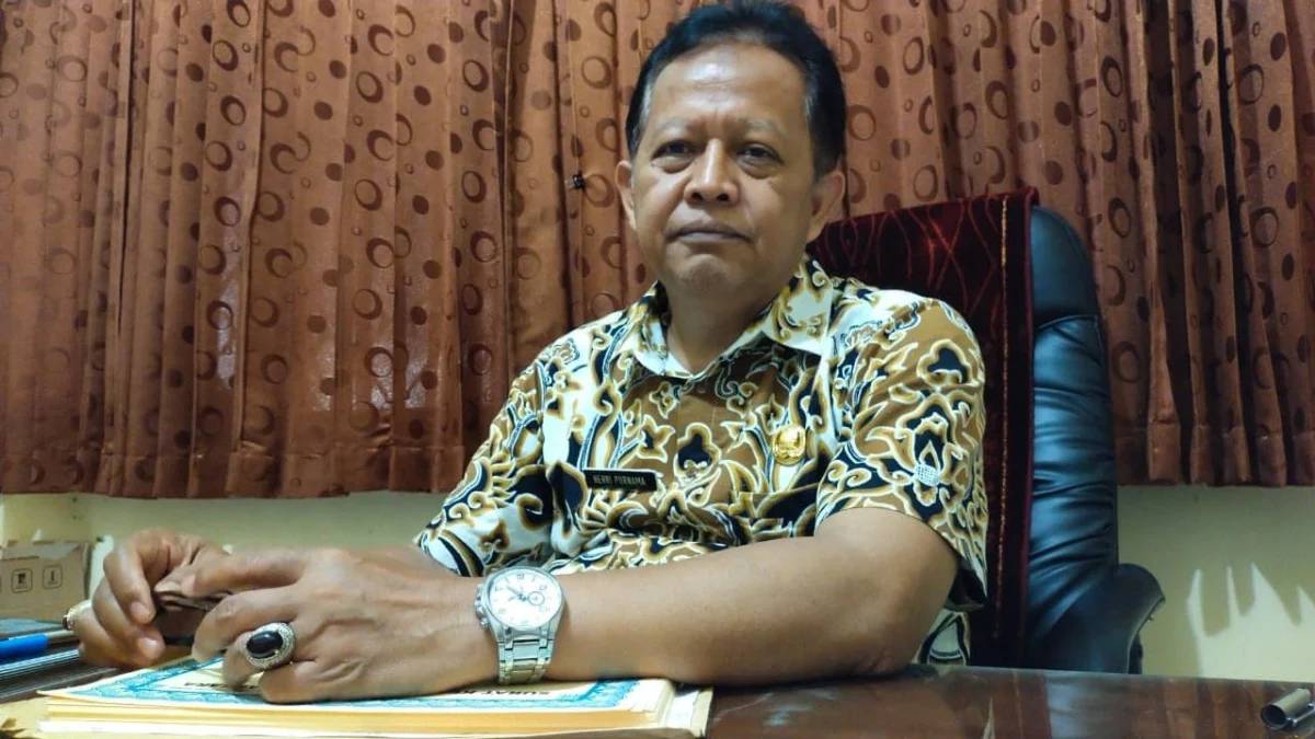 DILIBATKAN. Kabid SD Disdik Kabupaten Cirebon, Herri Purnama mengaku Disdik sudah mengeluarkan surat edaran ke sekolah-sekolah agar terlibat dalam upaya mengurangi sampah plastik.