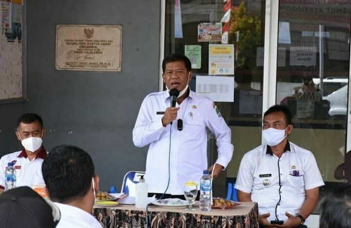 DIBUTUHKAN. Sekda Majalengka Drs H Eman Suherman MM menbegaskan tenaga honorer masih dibutuhkan, untuk melengkapi tupoksi di pemerintah daerah.