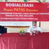 SOSIALISASI. Asisten Pemerintahan dan Kesejahtraan Rakyat Sekretariat Daerah Kabupaten Cirebon, H Asdullah memberikan sosialisi program Penelusuran Akademis Terpadu Anak Sekolah (PATAS) Berprestasi.