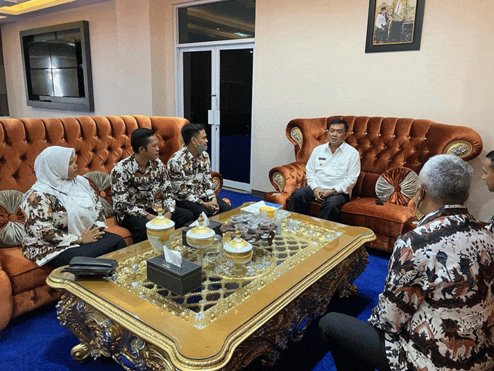 Terima Laporan, Walikota Apresiasi Kinerja KI Kota Cirebon