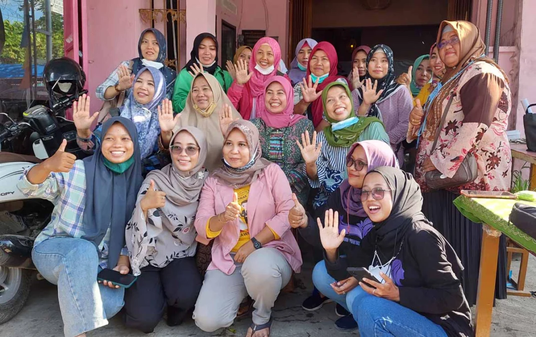 TEMUI AKTIVIS. Anggota Komisi II DPRD Jabar Fraksi PKB Yuningsih (tengah) bertemu aktivis perempuan di Kabupaten Indramayu. Diantaranya Koalisi Perempuan Indonesia (KPI), Perempuan Bangsa, dan Fatayat.