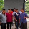 BELAJAR. Forum Kuwu Patrol Kabupaten Indramayu studi banding pengolahan sampah di Desa Lengkong Kulon Kecamatan Sindangwangi, Minggu (16/1).