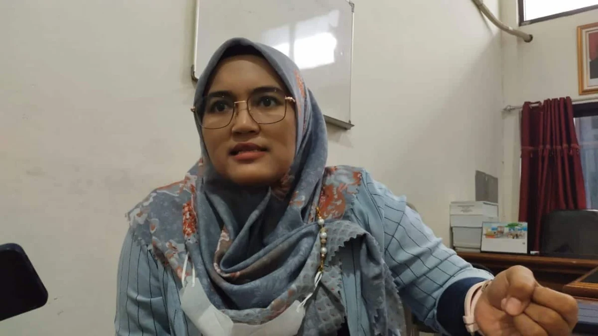 KURANG BERSAING. Ketua Komisi IV, Siska Karina sebut banyak warga Kabupaten Cirebon yang tidak masuk kriteria di industri.