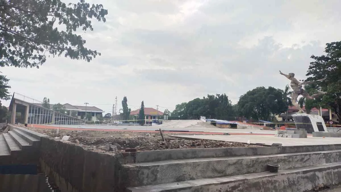 BELUM SELESAI. Kondisi Alun-alun Taman Pataraksa usai pembangunan tahap pertama.