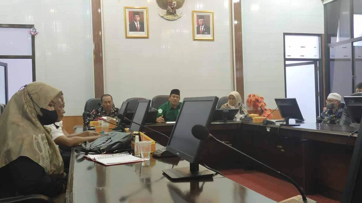 KURANG PERHATIAN. MKKS SMP Swasta Kabupaten Cirebon ngadu ke DPRD karena seringkali kekurangan murid.