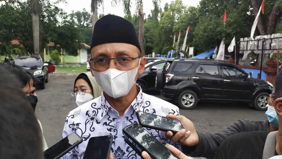 INTROSPEKSI. Ketua DPRD Kabupaten Cirebon, HM Luthfi MSi meminta pemkot berkaca dulu sebelum berpikir mengambil wilayah Kabupaten Cirebon.