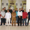 AUDIENSI. Bupati Cirebon, H Imron menerima kunjungan perwakilan pengurus PWI Cirebon, kemarin.