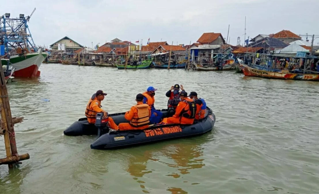 BERHASIL. Tim SAR Gabungan melakukan pencarian nelayan yang hilang di perairan Indramayu dengan rencana operasi SAR. Yakni dengan membagi tim menjadi dua tim Search and Rescue Unit (SRU).