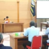 TERUS BERSIAP. Rapat evaluasi Pemerintah Kabupaten Cirebon sebagai upaya pencegahan penyebaran Covid-19 yang mulai naik.