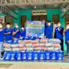 BANTUAN. Hero Center salurkan bantuan untuk korban banjir di Desa Tuk Kecamatan Lemahabang Kabupaten Cirebon.