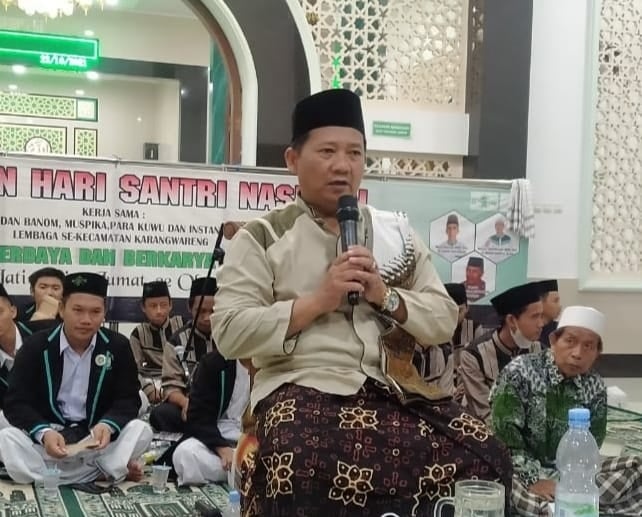 TIDAK DIBENARKAN. Ketua LDNU Kabupaten Cirebon, KH Ahmad Zuhri Adnan mengingatkan larangan melakukan kekerasan dalam rumah tangga (KDRT).