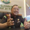 TERUS BERGERAK. Kepala Kejaksaan Negeri (Kajari) Sumber Kabupaten Cirebon, Hutamrin mengaku pihaknya terus mengumpulkan keterangan dan bukti dugaan penggelapan pajak DD.