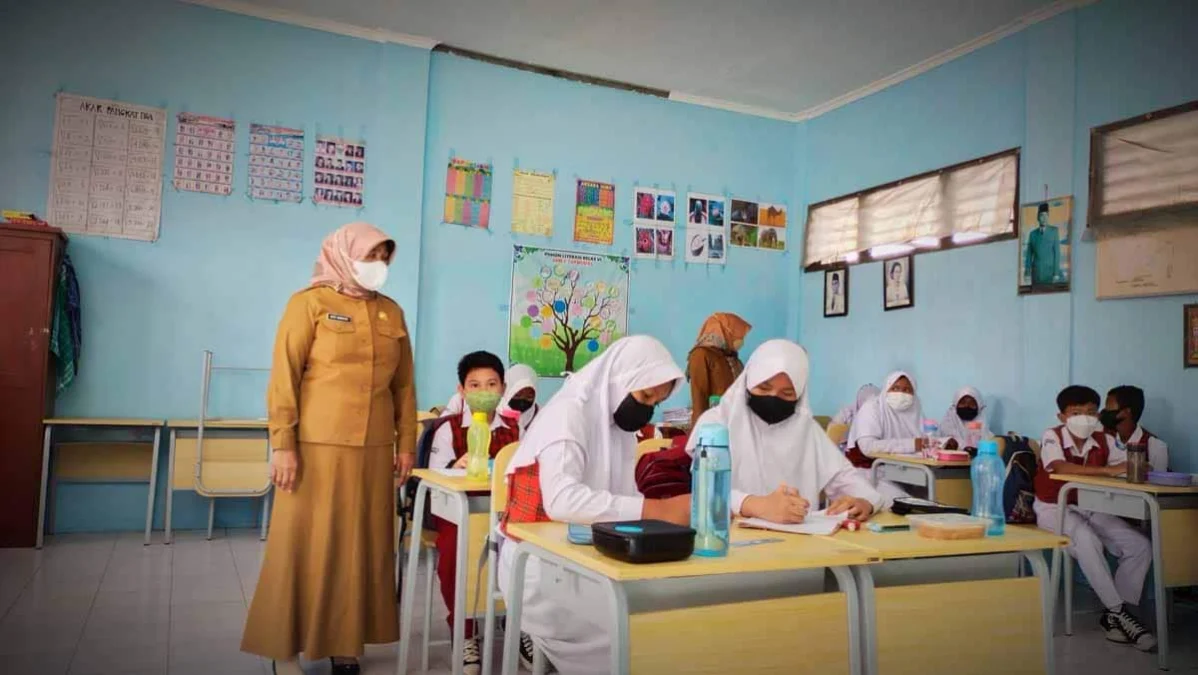 KEMBALI DARING. Pembelajaran Tatap Muka (PTM) di Kabupaten Cirebon terancam dibatalkan pasca ditemukan adanya pelajar dan tenaga pendidik yang dinyatakan positif Covid-19.
