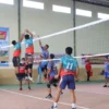 RAMAI PESERTA. Turnamen bola voli Bupati Cup 2 yang digelar di GOR Surangga Jaya Desa Margasari, Kecamatan Luragung memantik animo tim bola voli dari wilayah lain untuk meramaikannya.
