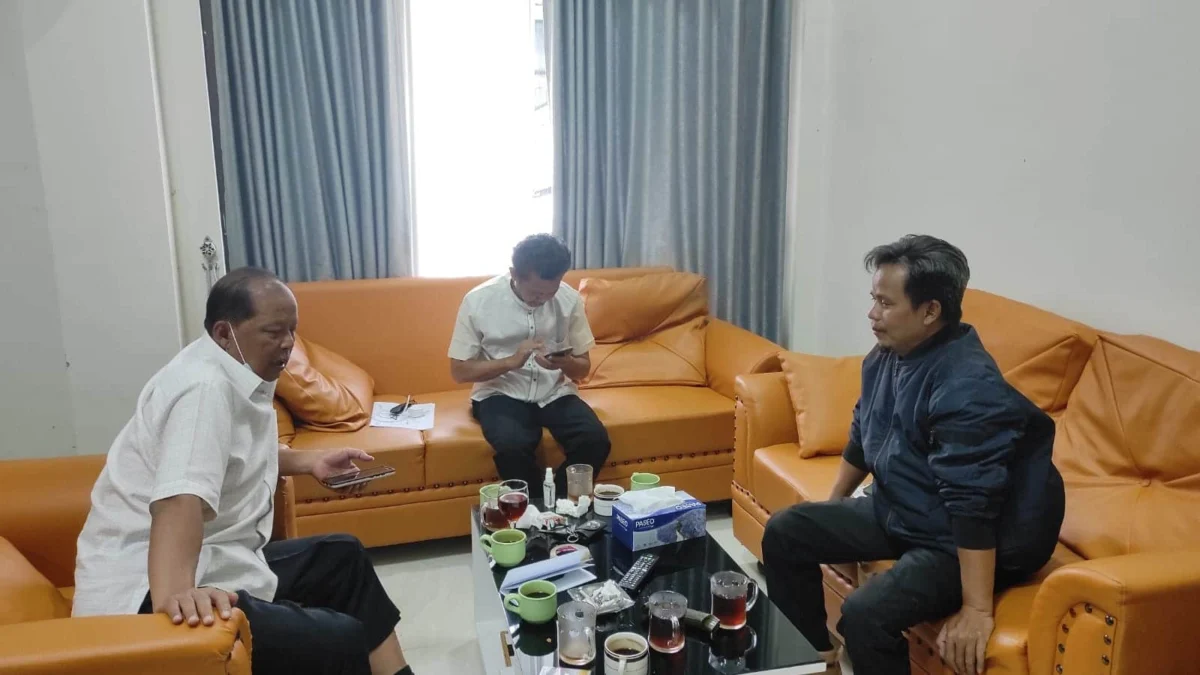 BIASA. Ketua Fraksi PAN, Aop Rofiki Iskandar menilai keluarnya Demokrat dari Fraksi PAN-Demokrat sebagai hal yang biasa dalam politik.