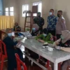PEDULI. Kodim 0617/Majalengka melalui Poskes 03.10.17 menggelar agenda serbu vaksinasi booster, di Desa Cisetu Kecamatan Rajagaluh, Kamis (24/2).