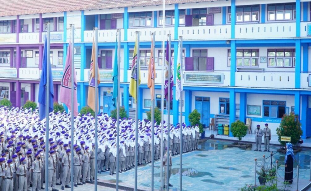 BERKUALITAS. Siswa-siswi SMK PGRI Jatibarang mengikuti kegiatan di lapangan sekolah mengenakan atribut lengkap. Saat ini sudah ada 565 calon siswa baru yang mendaftar untuk memenuhi kuota 600 siswa baru.