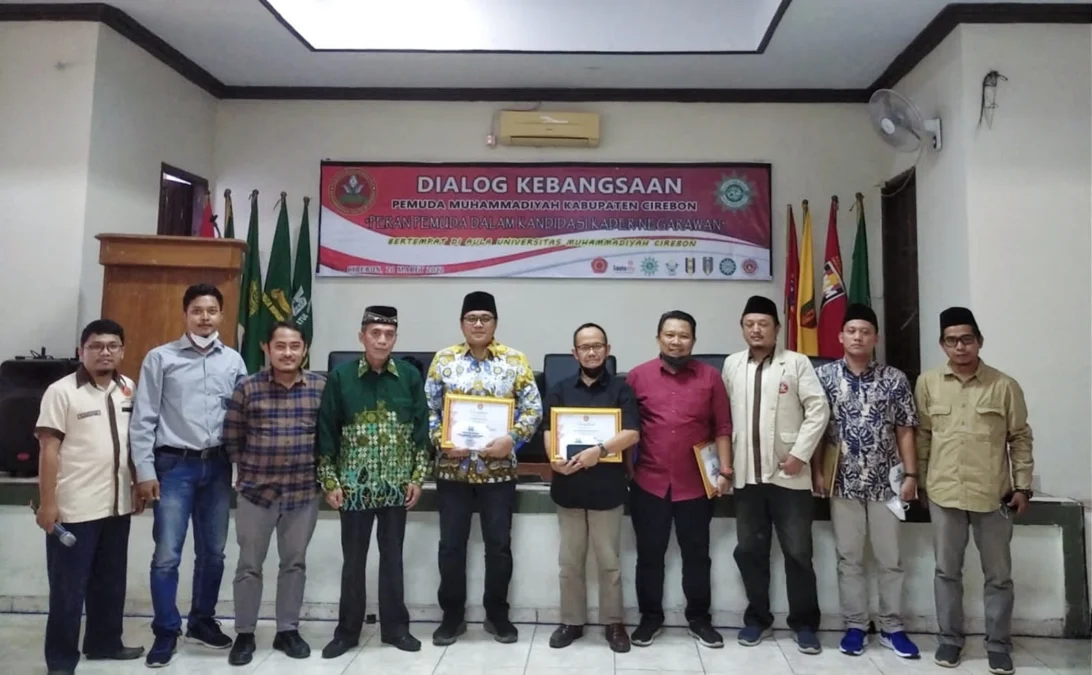 KOMITMEN. Pengurus Pemateri dalam acara Dialog Kebangsaan yang digelar PD Pemuda Muhammadiyah Kabupaten Cirebon.