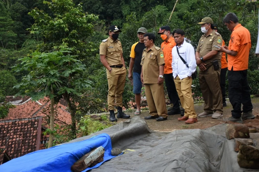 IMBAU WASPADA. Wakil Bupati HM Ridho Suganda meminta masyarakat untuk waspada, terutama yang bermukim di lokasi rawan bencana.
