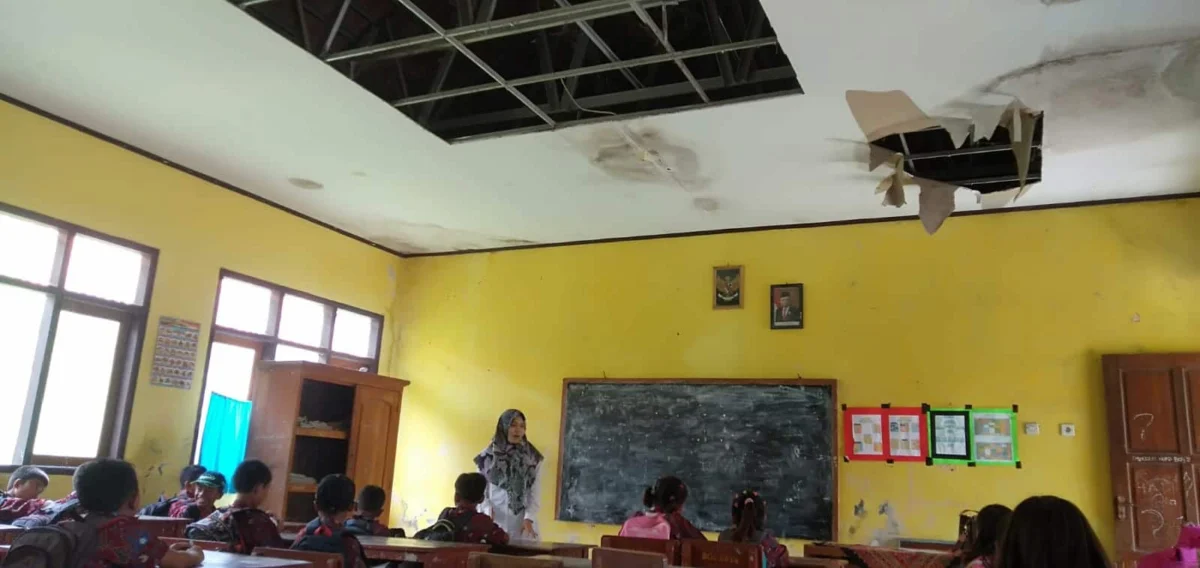 Orangtua Batal Sekolahkan Anak ke SDN 1 Astanamukti, Takut Â Kejatuhan Plafon