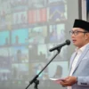 Gubernur Jawa Barat M Ridwan Kamil menghadiri sekaligus memberikan sambuatan dalam acara Peringatan Isra Mi'raj Nabi Muhammad SAW tingkat Provinsi Jawa Barat tahun 2022 di Gedung Sate, Kota Bandung, Selasa (1/3/2022). (Rizal FS/Biro Adpim Jabar).