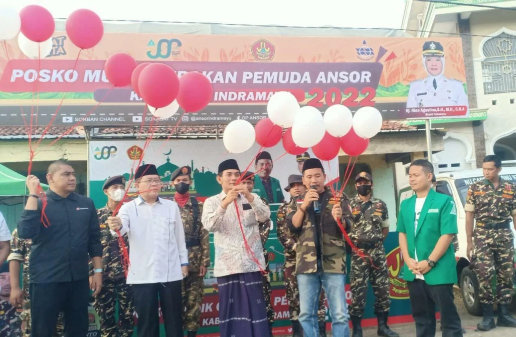 BANTU POLISI. GP Ansor Indramayu mendirikan Posko Mudik Persaudaraan di wilayah Jalur Pantura Lohbener. Ada sekitar 1.500 Banser di Kabupaten Indramayu yang bakal memberikan pelayanan bagi para pemudik.