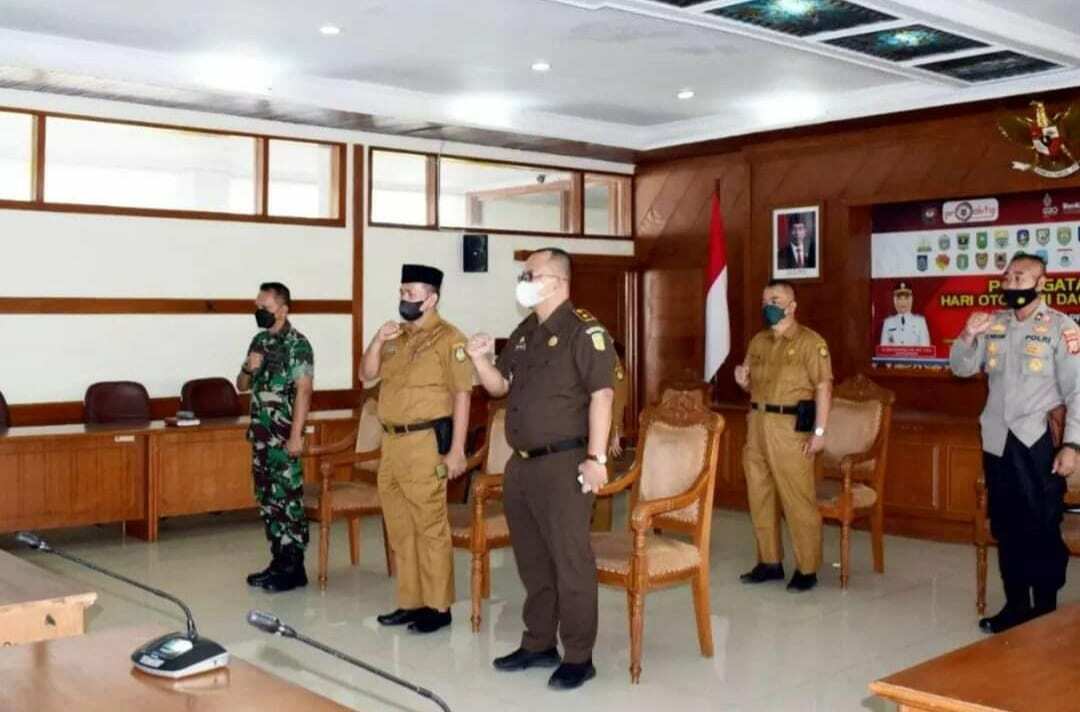 SEREMONI. Peringatan Hari Otonomi Daerah ke-XXVI diikuti Pemkab Indramayu secara virtual. Peringatan yang diikuti kepala daerah di Indonesia ini sebagai wadah pertemuan bagi pemerintah pusat dengan pemerintah daerah.