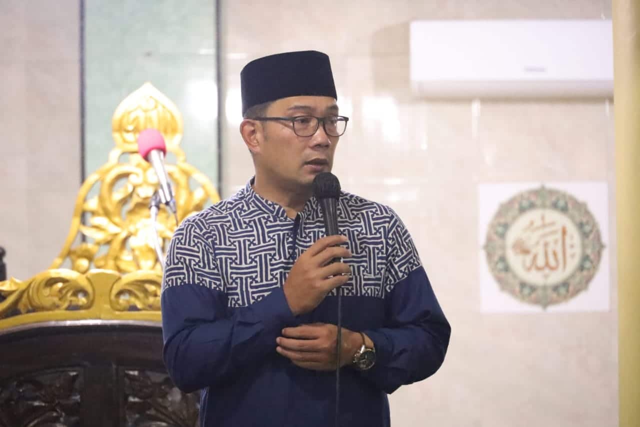 SUBUH BERJAMAAH Gubernur Jawa Barat, Ridwan Kamil mengikuti Salat Subuh berjamaah di Masjid Al-Falah Kelurahan Cijoho, Kecamatan Kuningan, Sabtu (23/4) pagi.