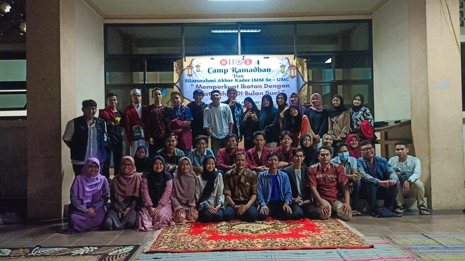KOMPAK. Pengurus alumni IMM Cirebon usai menggelar Camp Ramadhan.
