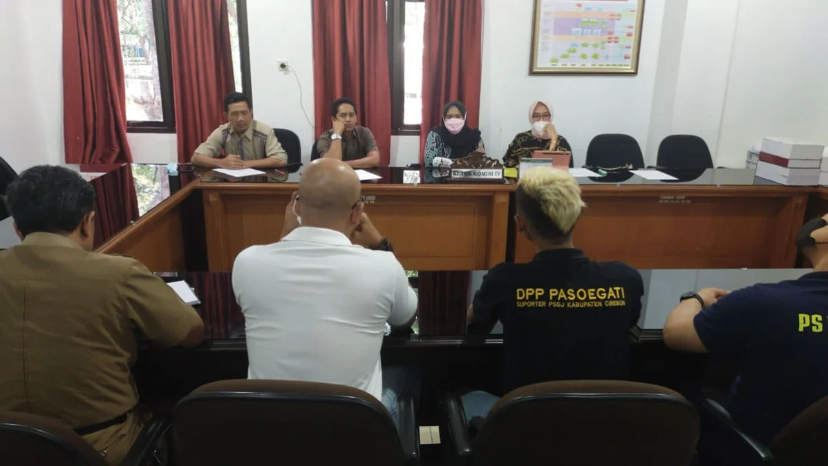 RAPAT KERJA. Komisi IV DPRD Kabupaten Cirebon menggelar Rapat Kerja terkait Pengelolaan Olahraga di Kabupaten Cirebon.