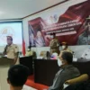 SAMBUTAN. Sekjen PPIR Pusat, Surya Darma saat memberikan pengarahan dihadapan Ketua Koordinator Daerah dan Ketua Koordinator Wilayah PPIR se-Cirebon Raya.