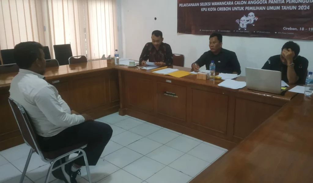 Tes wawancara anggota PPS Kota Cirebon