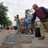 perbaikan jalan berlubang di jalan protokol Kota Cirebon