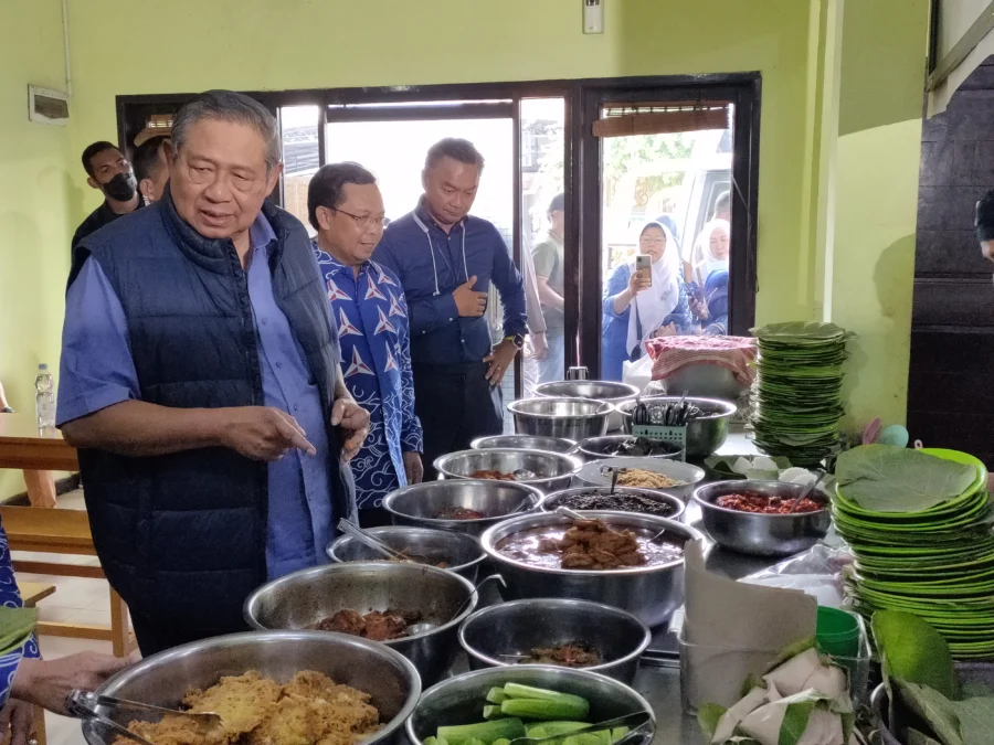 SBY santap nasi jamblang di Kota Cirebon