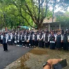 DILANTIK. Petugas pantarlih Kota Cirebon dilantik serentak, Minggu (12/02). Mereka akan mulai bekerja melakukan pencoklitan.