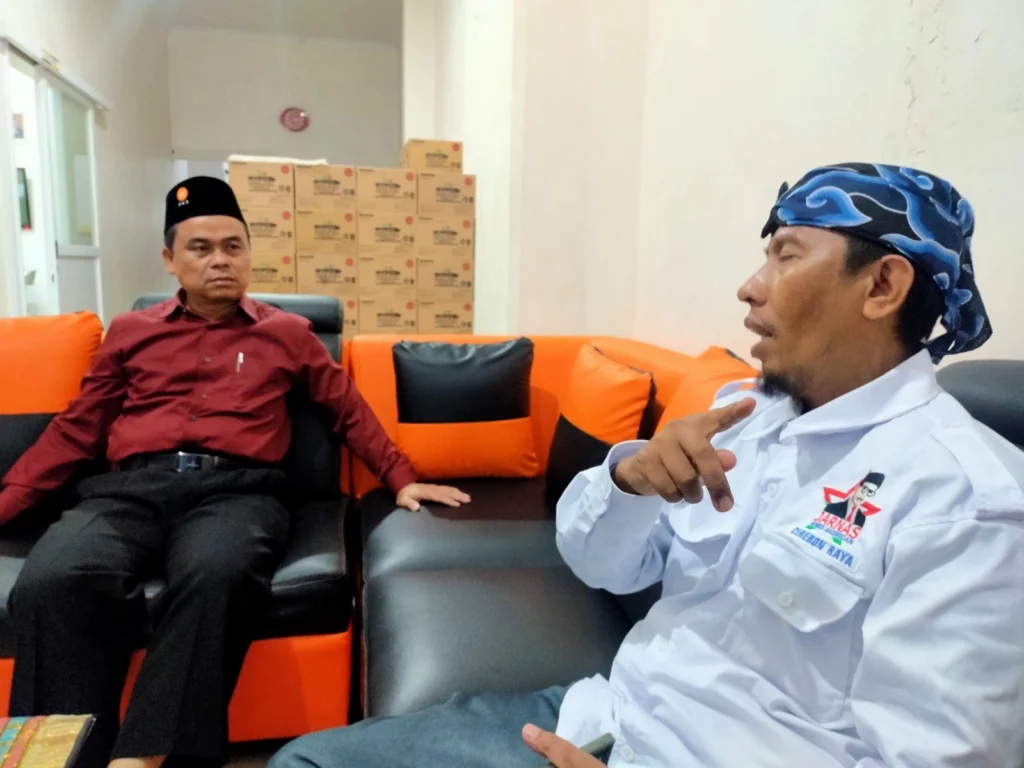 SINERGI. DPD PKS Kota Cirebon dan Jarnas Cirebon Raya siap bersinergi memenangkan Anies Baswedan pada Pilpres 2024. FOTO : SUWANDI/RAKYAT CIREBON