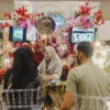 MENGGELIAT. Industri jasa wedding organizer diprediksi kembali menggeliat pasca melonggarnya PPKM di Cirebon. Momen pemeran pernikahan bersamaan dengan grand lounching Ohana Cirebon. FOTO : SUWANDI/RAKYAT CIREBON