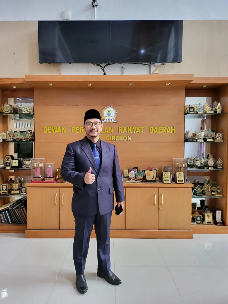 PAW. Ketua Fraksi F-PAN yang juga Ketua DPD PAN Kota Cirebon, Dani Mardani menyampaikan, pihaknya sedang memproses pengajuan PAW anggotanya. FOTO: ASEP SAEPUL MIELAH/RAKYAT CIREBON
