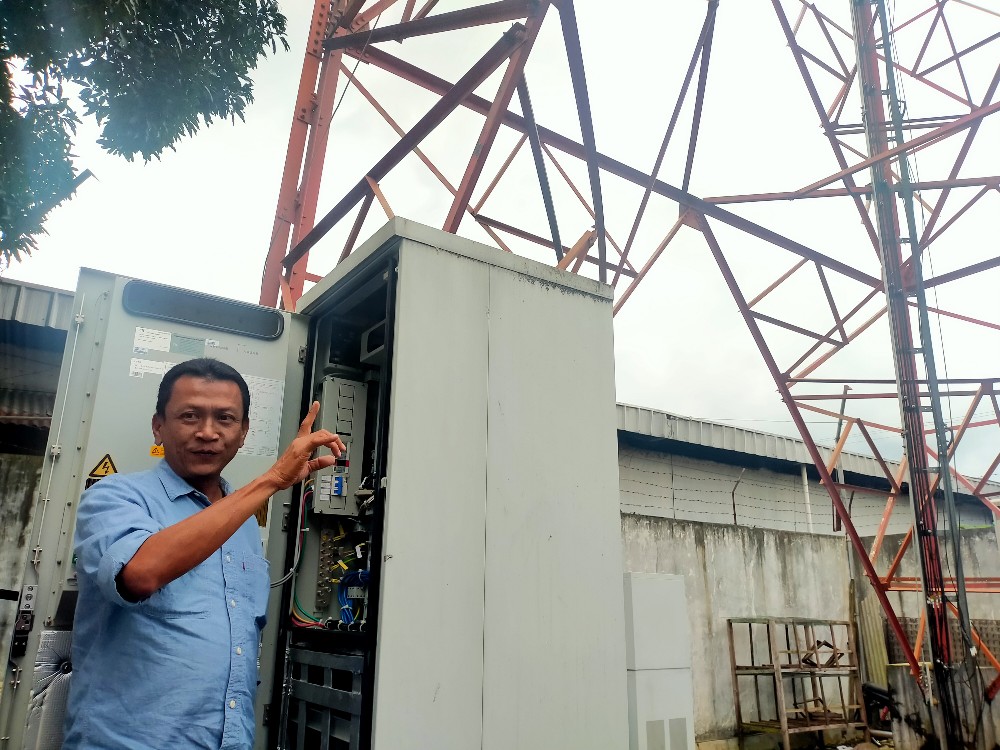 BTS BARU. RNOM Head West Java & Jabo 1 Smartfren, Oryza Satria Asri mengatakan, penambahan 100 BTS tersebut rencananya akan terealisasi sepenuhnya pada semester kedua tahun 2023. FOTO : SUWANDI/RAKYAT CIREBON
