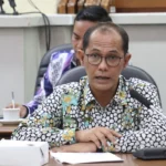 TAPPING BOX. Sekretaris Komisi II DPRD Kota Cirebon, dr Doddy Aryanto MM memberikan catatan dan penekanan kepada BPKPD untuk segera mengajukan penambahan alat tapping box guna mencegah kebocoran PAD. FOTO: ASEP SAEPUL MIELAH/RAKYAT CIREBON