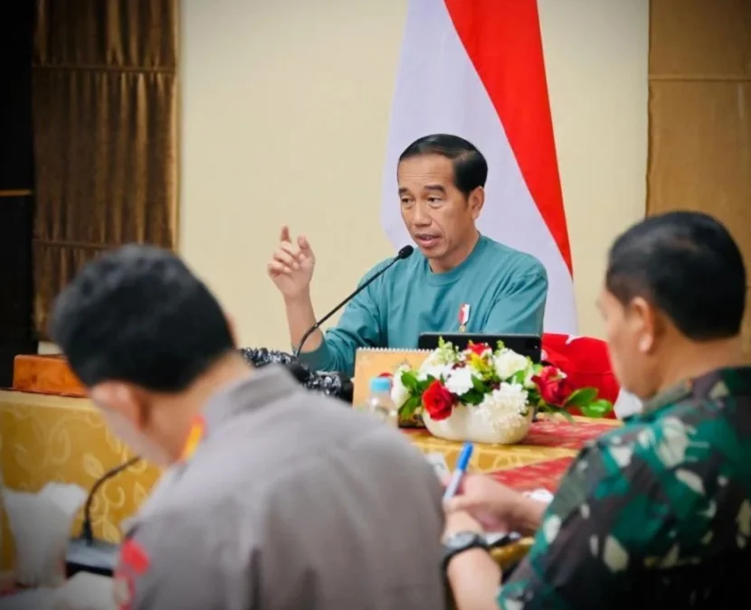 Presiden Jokowi saat Berada di Papua. Jokowi Larang Adakan Buka Bersama: Alasannya Covid-19!. Foto : instagram.com/jokowi