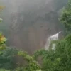 Tebing longsor di Cilongkrang