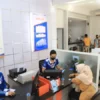 Teller Bank Menjadi Salah Satu Pekerjaan yang Terancam Hilang Karena Munculnya AI. Foto :dokumen/rakyat Cirebon.