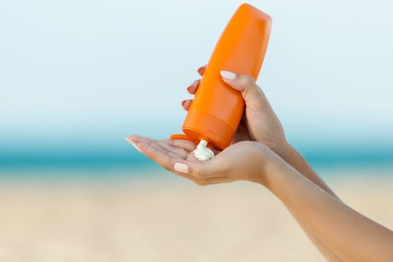 6 Manfaat Sunscreen Yang Perlu Anda Ketahui!
