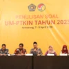 MODERASI. Panitia Nasional Penerimaan Mahasiswa Baru Perguruan Tinggi Keagamaan Islam melakukan rapat koordinasi persiapan pendaftaran Ujian Masuk Perguruan Tinggi Keagamaan Islam Negeri (UM - PTKIN) tahun 2023 di Semarang (07/04/2023). FOTO : IST/RAKYAT CIRRBON