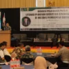 DISKUSI. Anggota Ombudsman RI, Hery Susanto menjadi keynote speaker pada diskusi publik yang digelar MD-KAHMI Kabupaten Cirebon membahas ekosistem kendaraan listrik. FOTO: ASEP SAEPUL MIELAH/RAKCER.ID