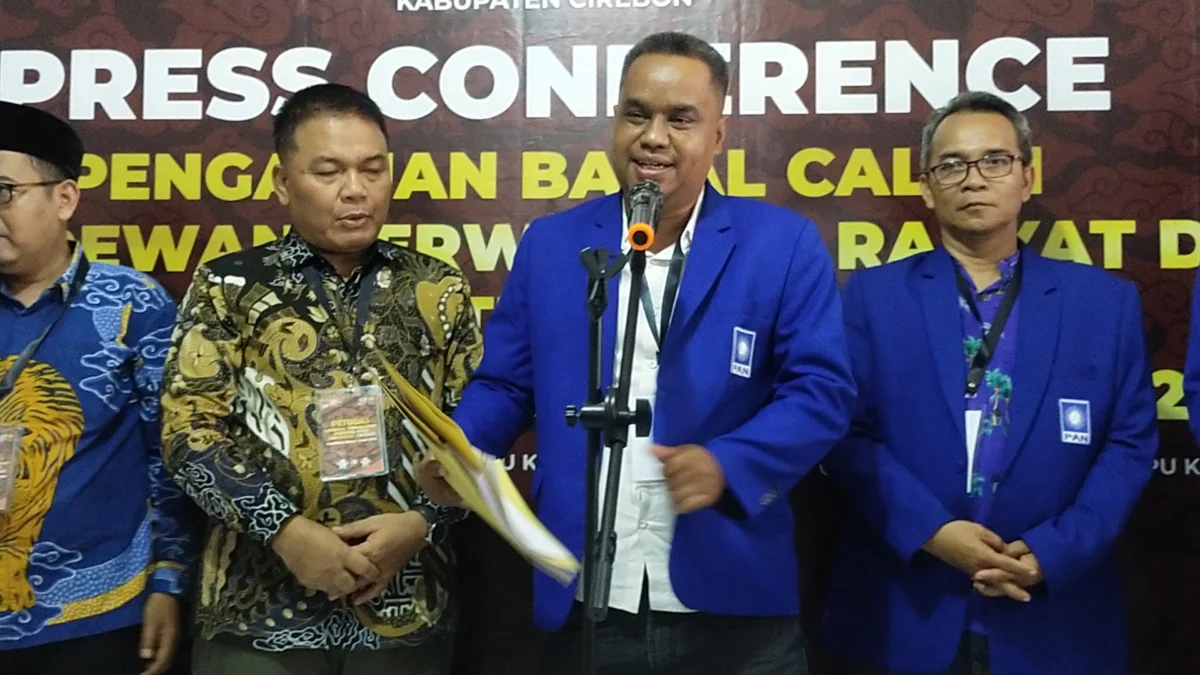 DPD PAN Kabupaten Cirebon telah mendaftarkan bacaleg-nya ke KPU, diterima dan siap jihad bantu rakyat. FOTO: ZEZEN ZAENUDIN ALI/RAKCER.ID