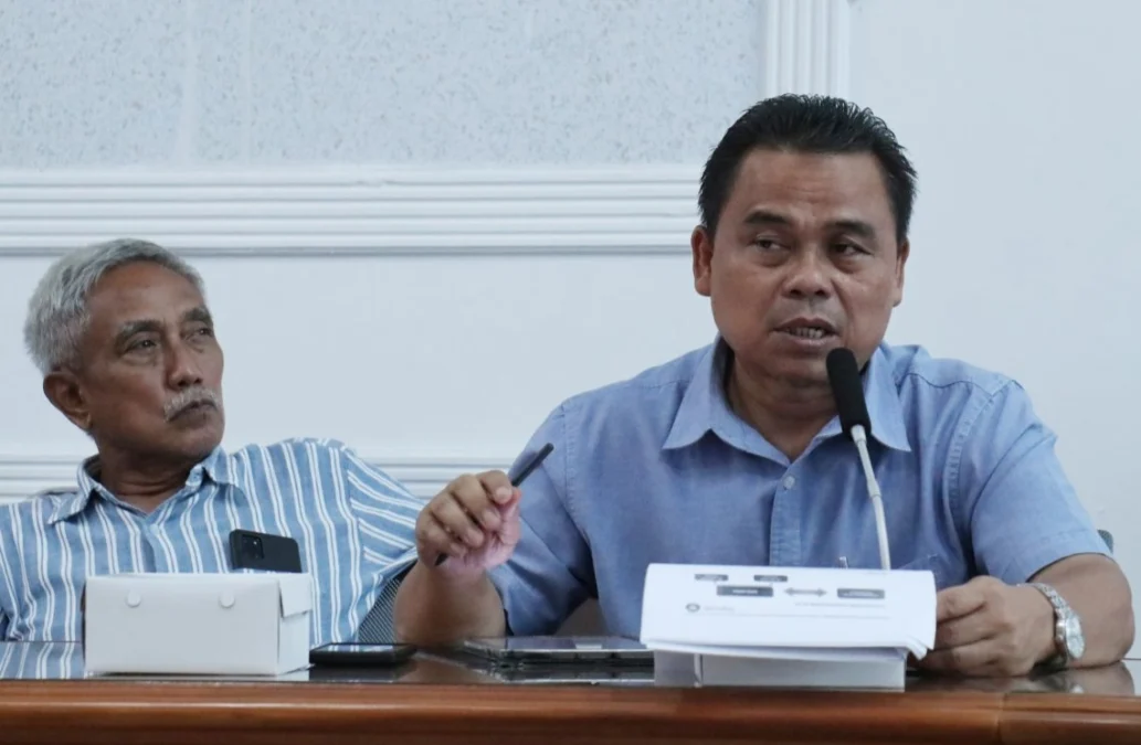 SOROTI PAD. Ketua Komisi II DPRD Kota Cirebon, H Karso menyoroti target capaian PAD yang masih memble. BPKPD pun diberikan sejumlah rekomendasi untuk ditindaklanjuti. FOTO: ASEP SAEPUL MIELAH/RAKCER.ID