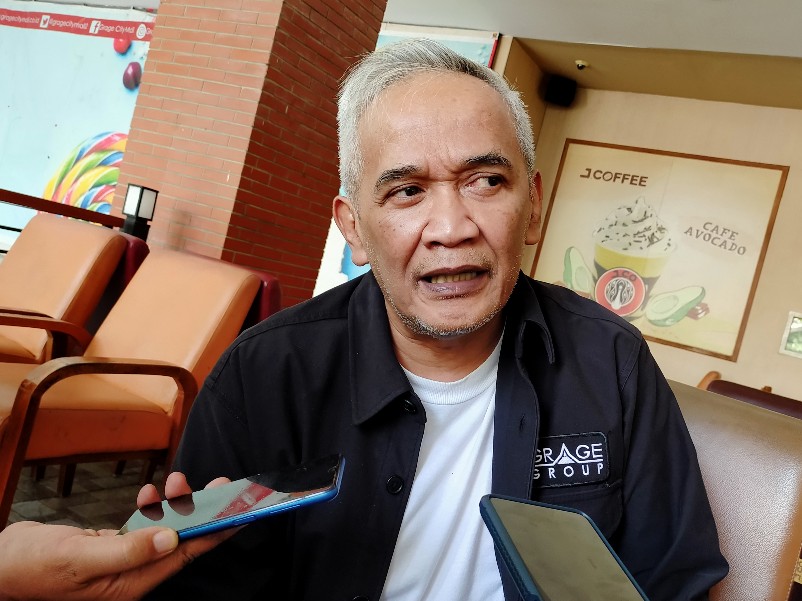 NYALON LAGI? Bamunas S Boediman (Oki) beberkan peluangnya 'nyalon' walikota Cirebon pada Pilkada Kota Cirebon 2024. FOTO: SUWANDI/RAKCER.ID